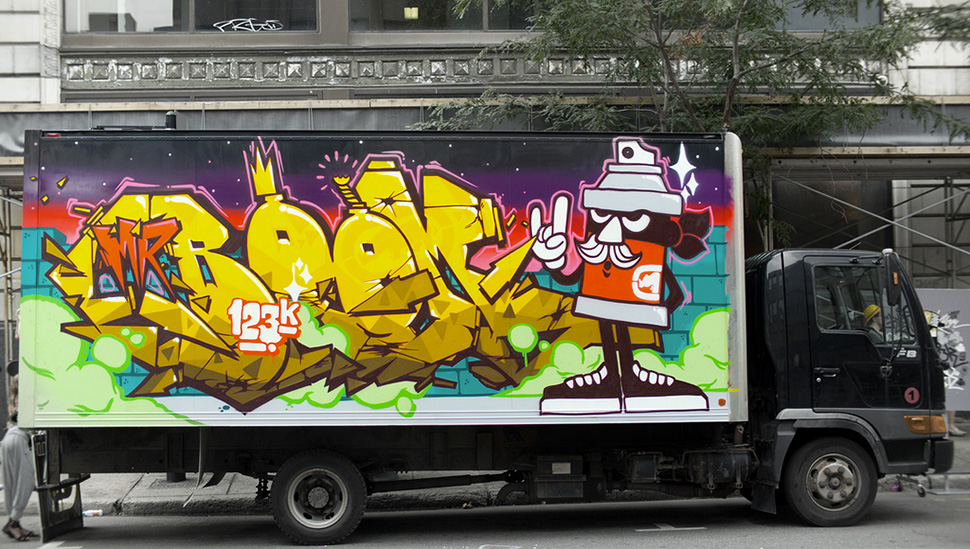 123klan-scien-Klor-the-Under-Pressure-montreal-street-art-graffiti-garage-wall-painting-canada-art-urbain-2011-web