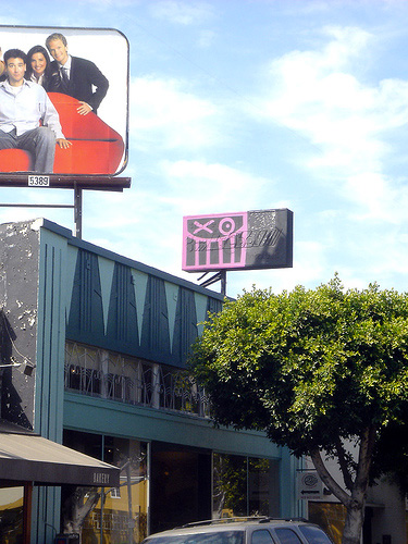 Andre-Saraiva-Mr-A-Los-Angeles-Fairfax-street-art-graffiti-building-wall-painting-street-art-urbain-2005-web