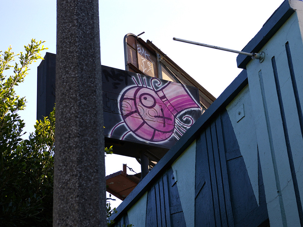 Andre-Saraiva-Mr-A-Los-Angeles-Fairfax-street-art-graffiti-building-wall-painting-street-art-urbain-web