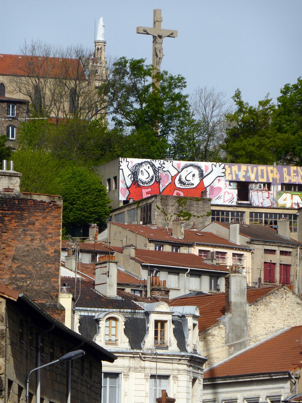 Ella-&-Pitr-St-Etienne-toit-rooftop-piece-art-ubrain-les-papiers-peintres-saint-etienne-france-2014_2-web