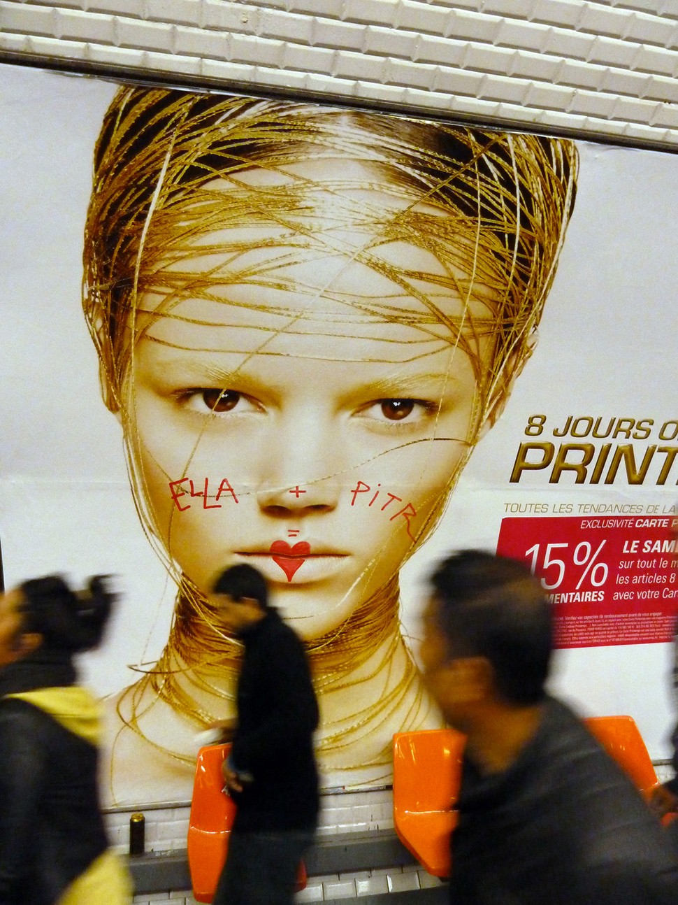 Ella-&-Pitr-paris-metro-graffiti-street-art-ubrain-les-papiers-peintres-france-2014_1-web