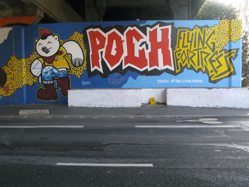 Patrice-Poch-et-Flying-Fortress-collage-graffiti-street-art-urbain-painting-2010-Nantes-web
