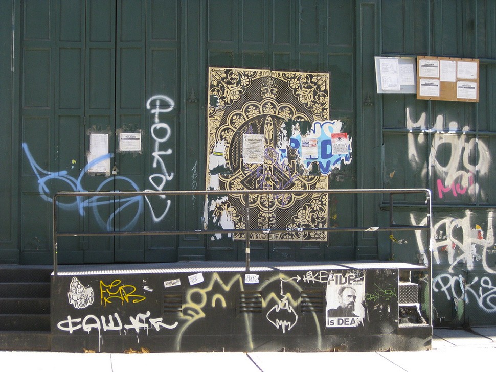 shepard-fairey-Obey-giant-wall-graffiti-street-art-urbain-mural-collage-printing-New-York-NYC-2010---web
