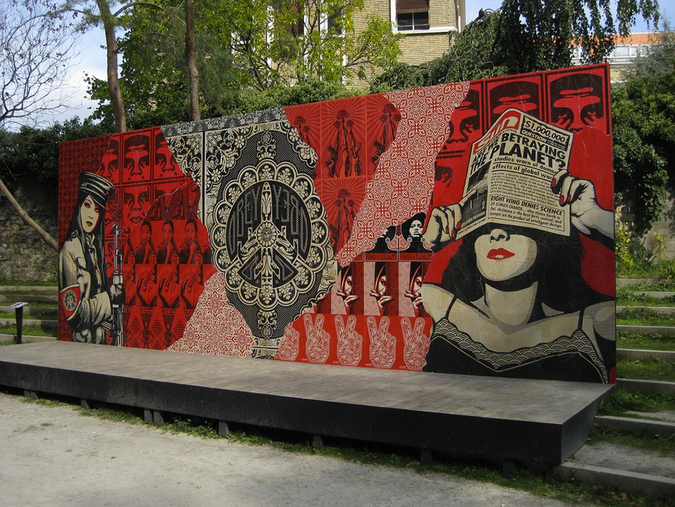 shepard-fairey-Obey-giant-wall-graffiti-street-art-urbain-mural-fondation-cartier-Paris-2009---web