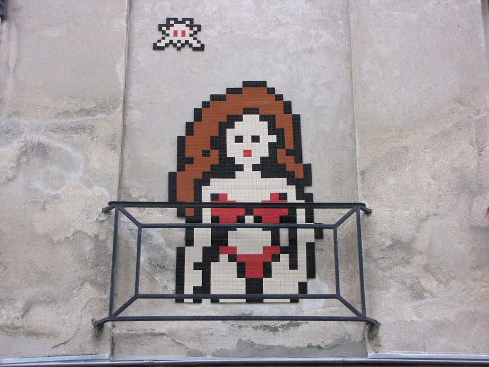 Invader-invasion-paris-france-2014-street-art-urbain-space-invaders-rubik's-cube