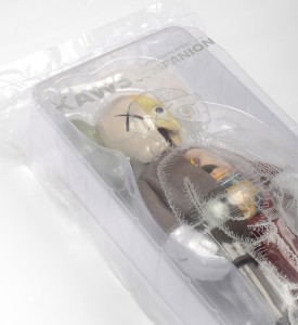 Kaws-Brian-Donnelly-Companion-Flayed-Brown-dissected-open-edition-art-toys-Medicom-toys-plus-detail