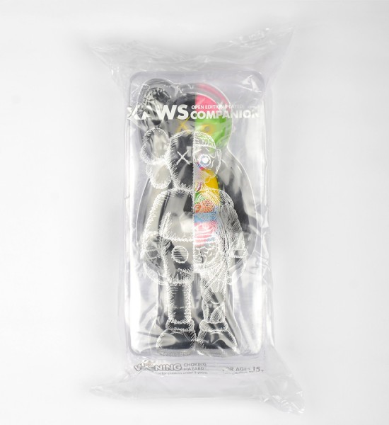 Entitled "Companion (Flayed Black)", this art toys by Kaws is an open edition. Made in 2016, format is 10,6 x 4,3 inches (27 x 11 cm). The work is sold in its original box.