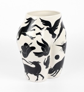 Parra-vaso-di-culo-MURAL-CASE-STUDYO-porcelain-vase-Belgium-sculpture-2