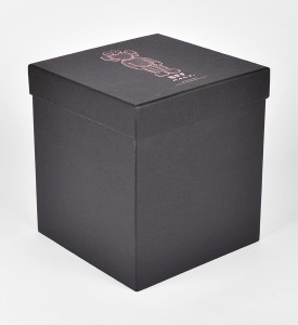 kaws-brian-donnelly-bff-plush-black-toys-doll-limited-edition-3000-box